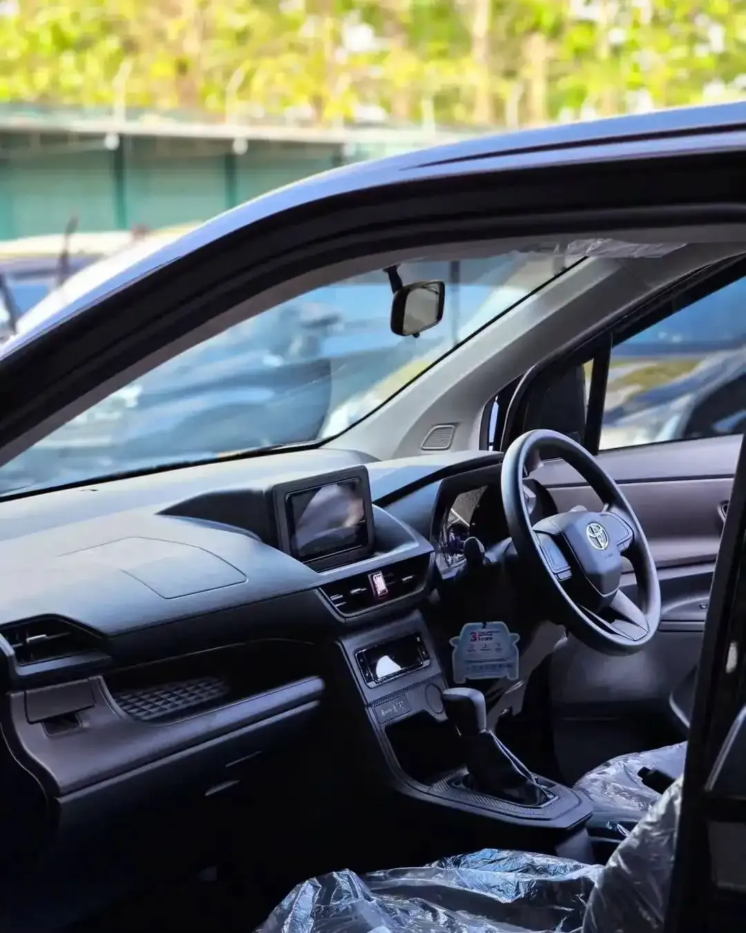 Interior depan mobil Toyota Avanza